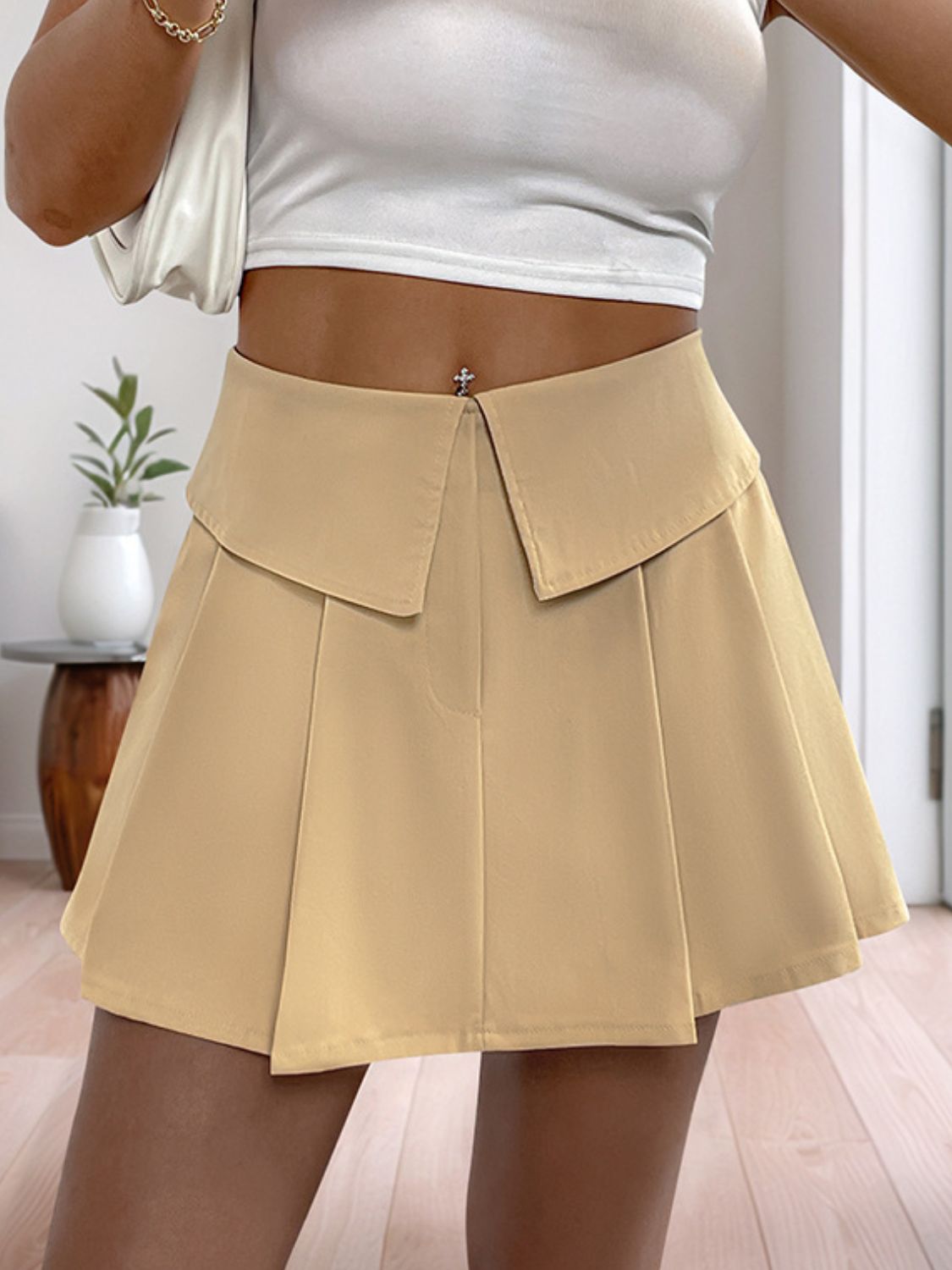 Womens Pleated High Rise Shorts